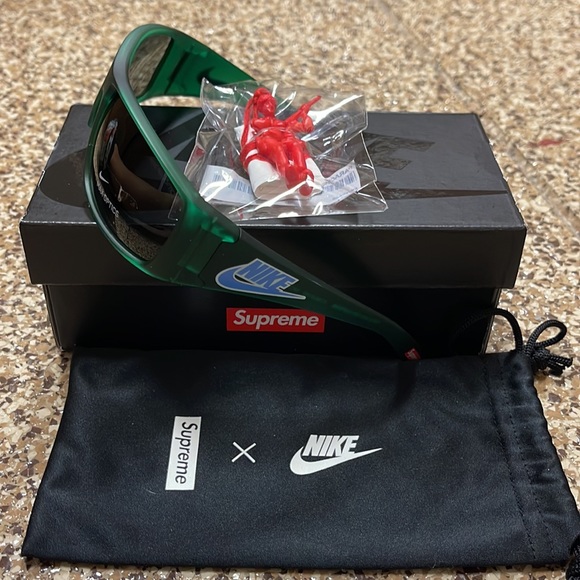 Nike x Supreme limited edition Molten supreme sunglasses - Picture 6 of 6